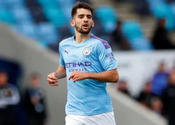 Vasco faz consulta por atacante com passagem pela base do Manchester City