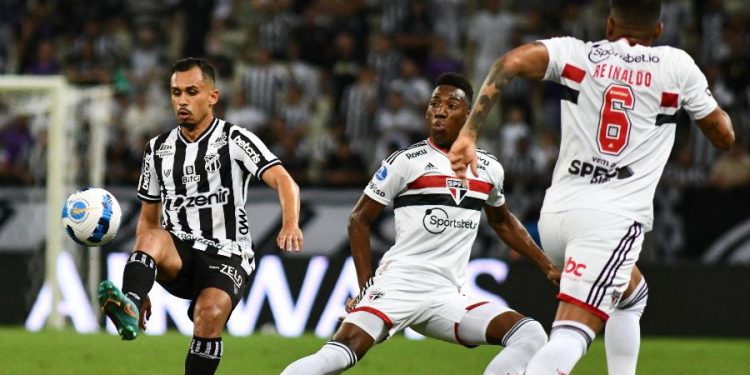 Vasco quer comprar zagueiro titular do São Paulo