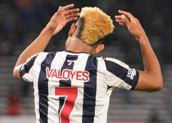 Vasco recebe notícia ruim envolvendo Diego Valoyes e Manuel Capasso