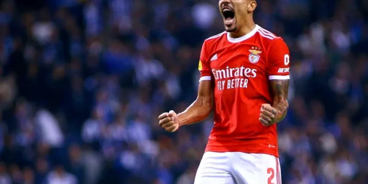 Vasco tenta contratar Gilberto, mas vê Atlético-MG avançar pelo lateral