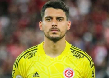 Zé Gabriel, do Vasco, comenta Cruz de Malta em foto de Keiller, do Inter