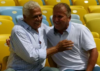 Zico dá declaração emocionante e deseja forças para Dinamite e Pelé