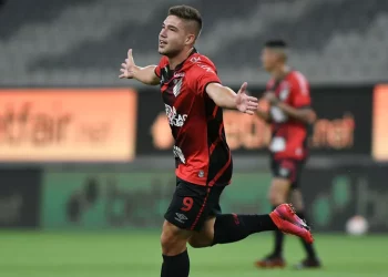 Vasco terá reunião com Athletico-PR para saber os valores pedidos por Bissoli