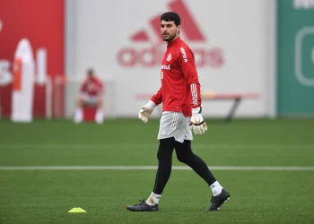 Vasco tira o escorpião do bolso e faz nova proposta por Keiller