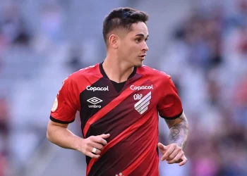 Athletico-PR crava futuro de Khellven, sondado pelo Vasco