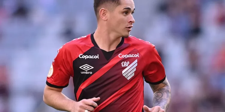 Athletico-PR crava futuro de Khellven, sondado pelo Vasco