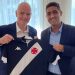 Presidente da Fifa, Gianni Infantino ganha camisa do Vasco e revela ter relação antiga com clube