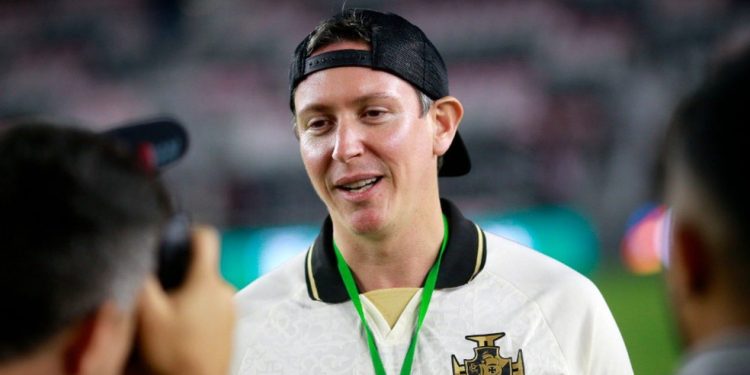 Diretor administrativo da 777 aponta: "Trabalhando duro para garantir que o Vasco tenha um futuro brilhante"