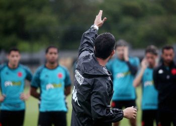 Vasco pode ter até dois desfalques importantes no início da temporada