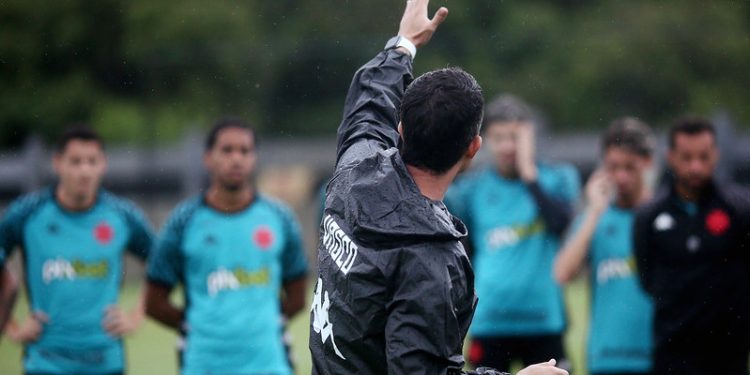 Vasco pode ter até dois desfalques importantes no início da temporada