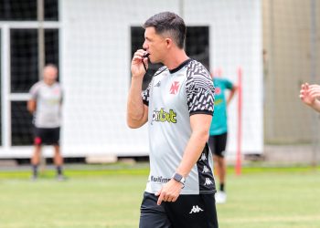 Treinos de Maurício Barbieri tem impressionado jogadores do Vasco