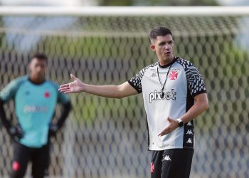 Vasco quer abrir vagas para possíveis chegadas de mais estrangeiros