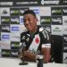 Léo é apresentado oficialmente pelo Vasco: 'Clube gigante'