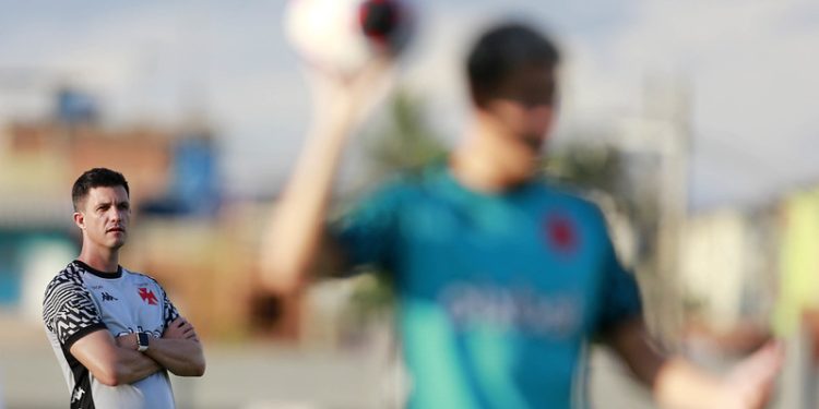 Confira a provável escalação do Vasco contra o Madureira