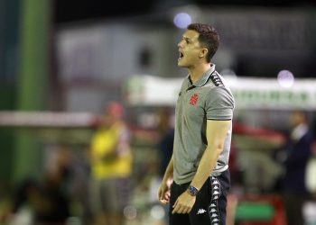 "Ótima dor de cabeça" Barbieri fala sobre chegada de Léo Jardim ao Vasco