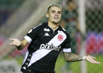 Com gols de Nenê e Gabriel Pec, Vasco vence a Portuguesa-RJ no Carioca