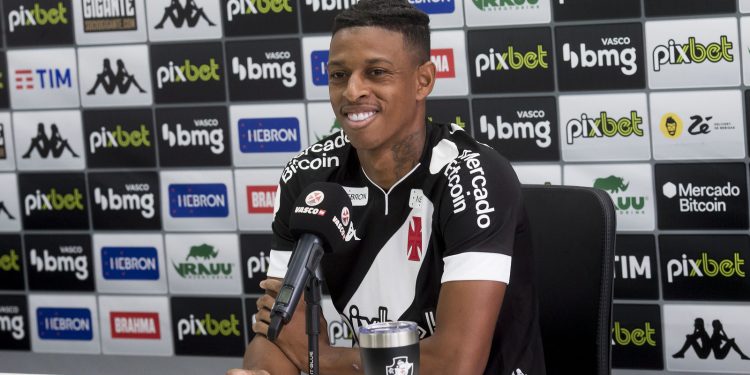 Apresentado! Robson fala sobre expectativa de temporada pelo Vasco