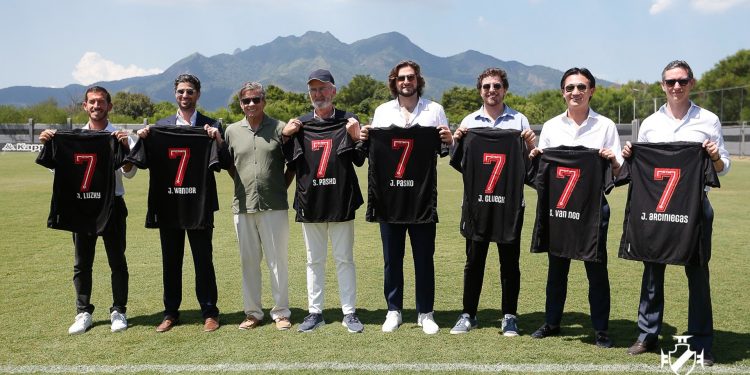 777 Partners divulga valor milionário que já gastou em reforços para o Vasco