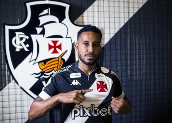 Vasco anuncia a contratação de Jair