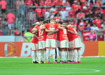 Alvo do Vasco, zagueiro rescinde com Internacional