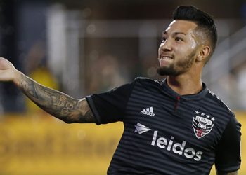 Confira números de Luciano Acosta, camisa 10 oferecido ao Vasco