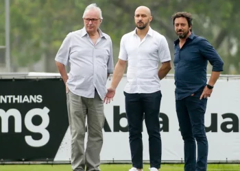 Corinthians se aproxima de camisa 10 sondado no Vasco