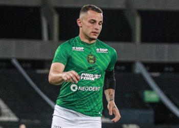 Coritiba compra volante Bruno Gomes e Vasco recebe 50% do valor