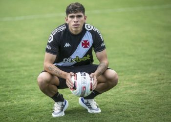 Ex-Vasco, Carlos Palacios é anunciado em seu novo Clube