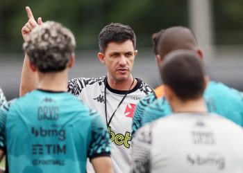 Atacante não viajará para os EUA e fica à disposição do Vasco no Carioca