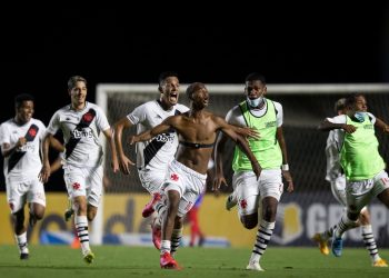Joia do Vasco tem contrato terminando e publicação nas redes deixa torcida do Vasco com medo