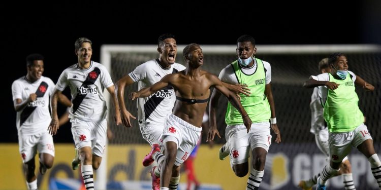 Joia do Vasco tem contrato terminando e publicação nas redes deixa torcida do Vasco com medo