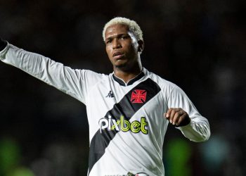 Juninho e Zé Santos, do Vasco, quase foi parar em adversário do Vasco no Carioca