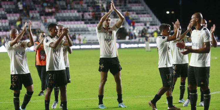 Quem foi bem e deixou a desejar do Vasco nos Estados Unidos