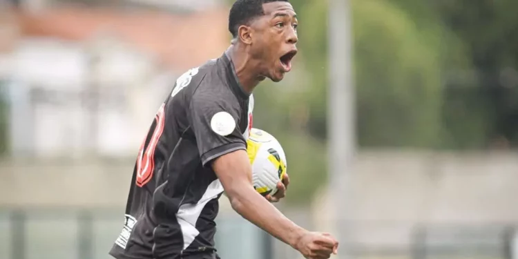 Rayan se torna o jogador mais jovem a atuar pelo Vasco no Século XXI