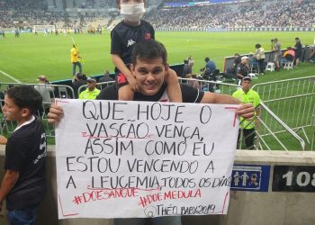 Théo Baby, que viralizou com cartaz em jogo do Vasco, vence a Leucemia