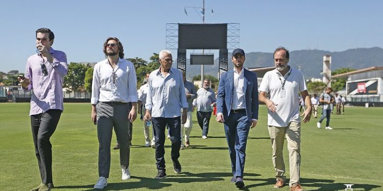 Vasco monitora zagueiro do Campeonato Italiano que já foi da Seleção Brasileira