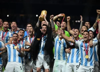 Vasco surpreende todo mundo e tenta contratar meia campeão do mundo pela Argentina