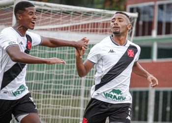 Vasco vence o Capital-TO por 2 a 1 na estreia da Copinha