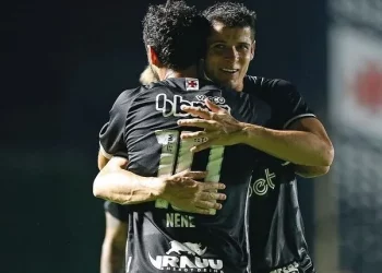 Volante abre o jogo sobre possível saída do Vasco