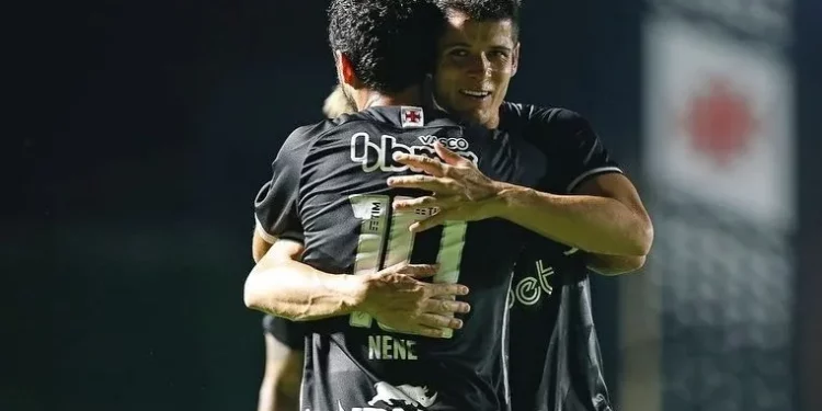 Volante abre o jogo sobre possível saída do Vasco