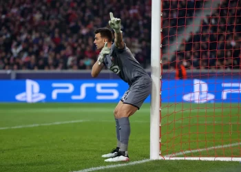 Vasco deve negociar saída de goleiro