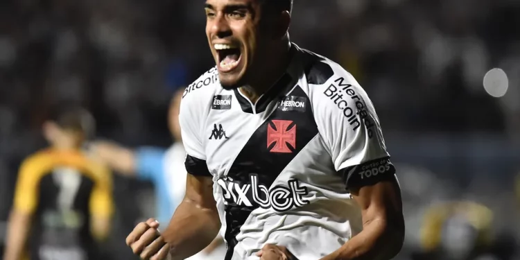 Lateral de recente passagem pelo Vasco anuncia sua aposentadoria do futebol