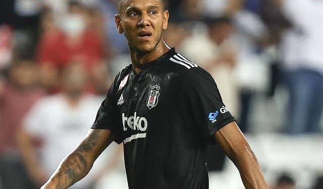 Especulado no Vasco, ex-jogador do clube acerta com o Besiktas, da Turquia, Vasco