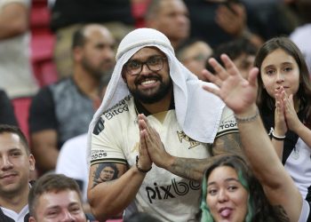 Vasco dá alfinetada no Flamengo e faz publicação em árabe