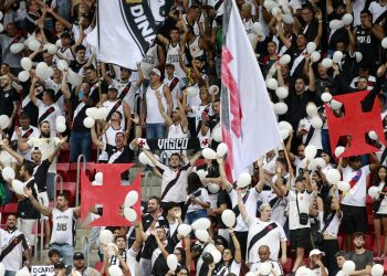 Vasco bate Cruzeiro e Botafogo, e leva mais público ao Mané Garrincha do que os dois juntos