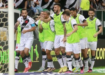Vasco atropela o Trem na Copa do Brasil e avança de fase