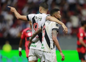 Jornalista do SporTV se encanta com futebol do Vasco