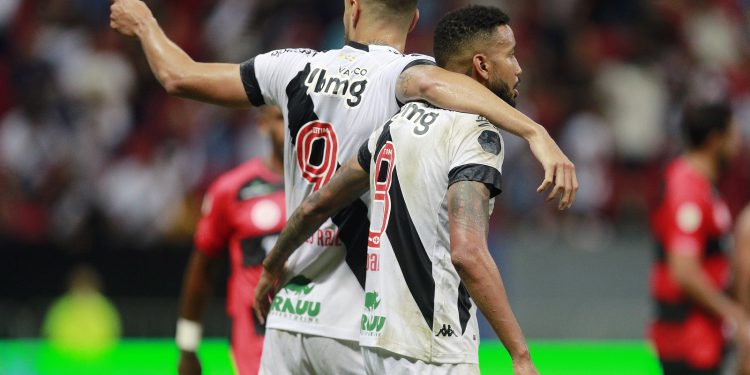 Jornalista do SporTV se encanta com futebol do Vasco