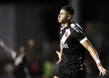Vasco goleia o Boavista por 4 a 1 e tira Botafogo do G4