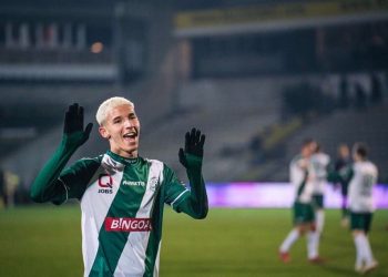 Ex-Vasco, Arthur Salles fecha com clube Brasileiro